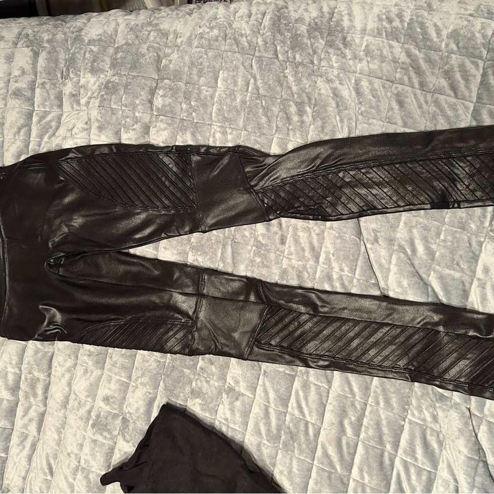 Spanx Faux leather moto leggings Sz XS extra small EUC